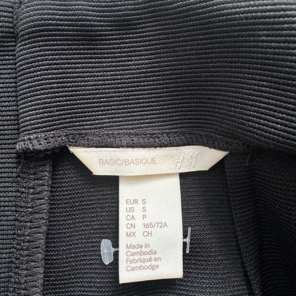 H&M Black High Waist Ribbed Pants with Zipper Detail at Ankles - Picture 3 of 6